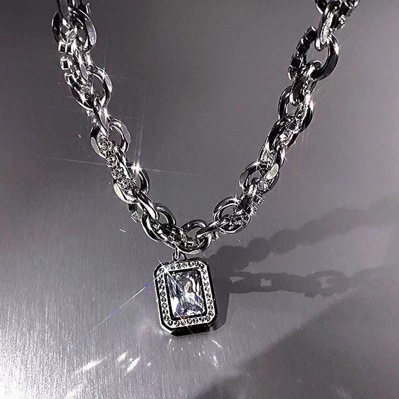 ハイエンドペンダントネックレス M0443