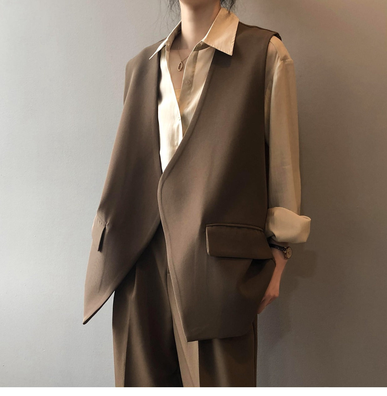 モダンレイヤードノーカラージレ A0397
