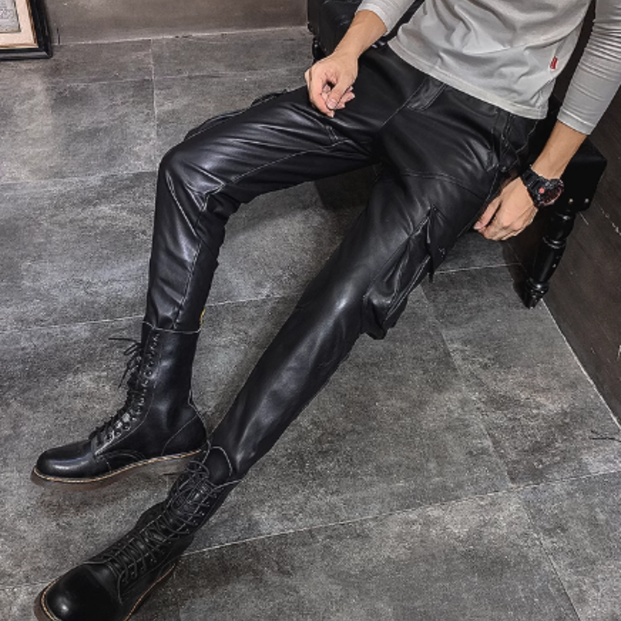 PUレザーストレートカーゴパンツ M0599