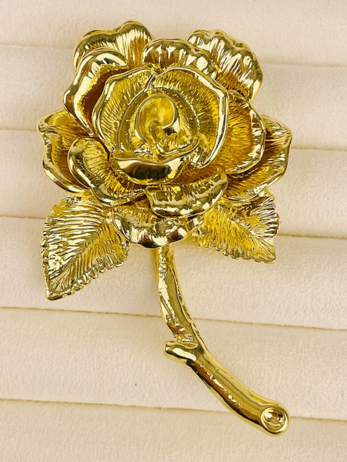 Budding multi-layered rose brooch, classical cool wind corsage, Maillard pin, New Year's series clothing